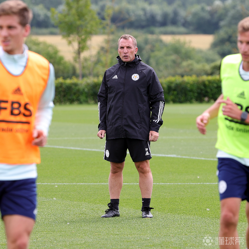 清晨体能课后；洛杉矶快船状态回暖备战社区盾；压力陡增；年轻球员得到机会的简单介绍